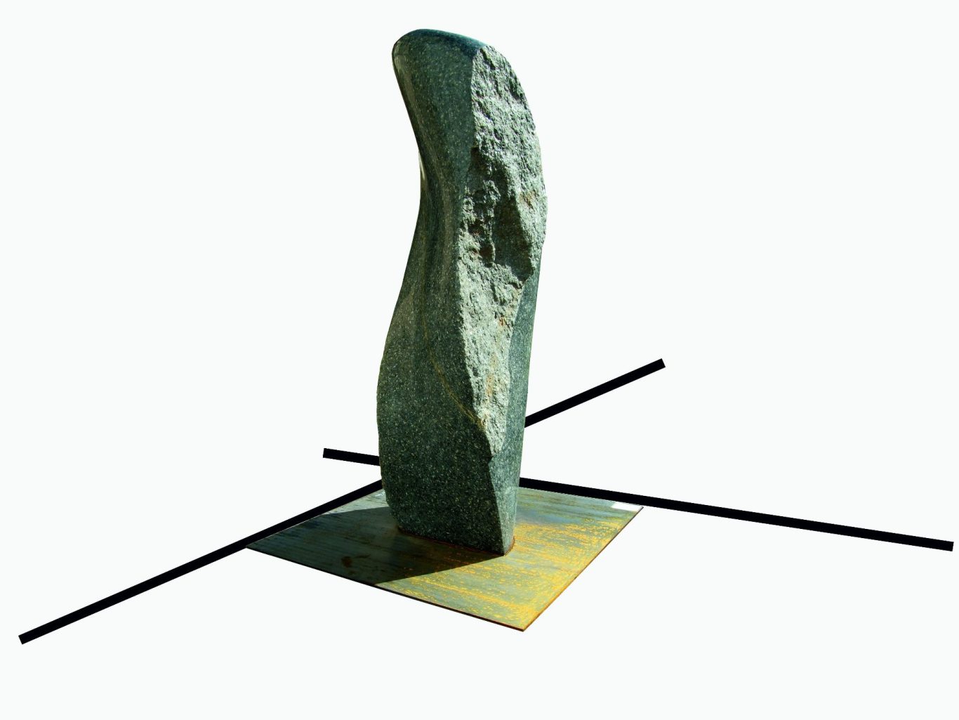 Gepräch mit einer Dame Vom Künstler Jan Moritz Stahl - Abstrakte Skulptur aus Stein auf einem rechteckigen Sockel mit schwarzen Linien.